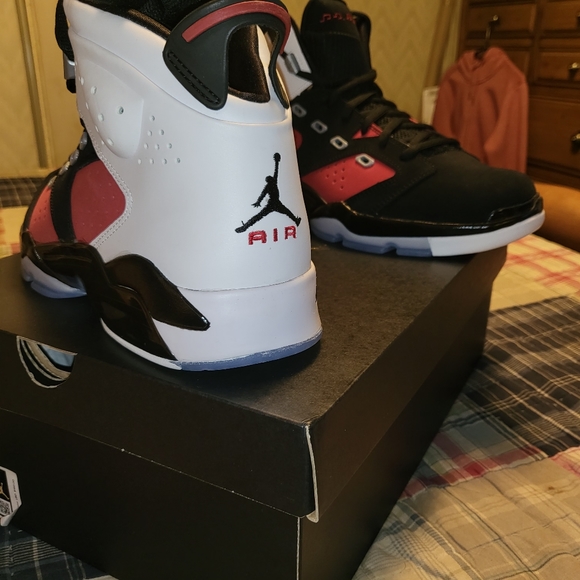 Jordan's 6-17-23 Men's size 11 - Picture 2 of 6